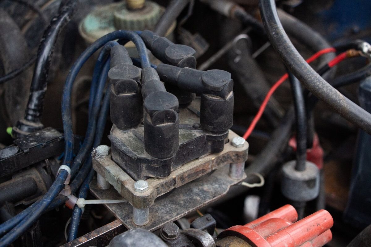 Схема подключения высоковольтных проводов м102. Порядок зажигания зил 130. 2108 провода трамблера. Провода на трамблере ваз 2108. Порядок работы трамблера.