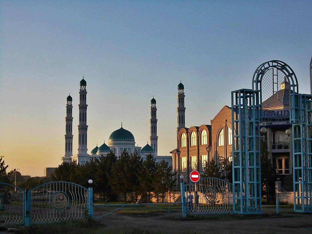 Караганда страна. Караганда город в Казахстане. Казахстан Караганда парк. Восточный Казахстан города Караганды. Караганда достопримечательности.