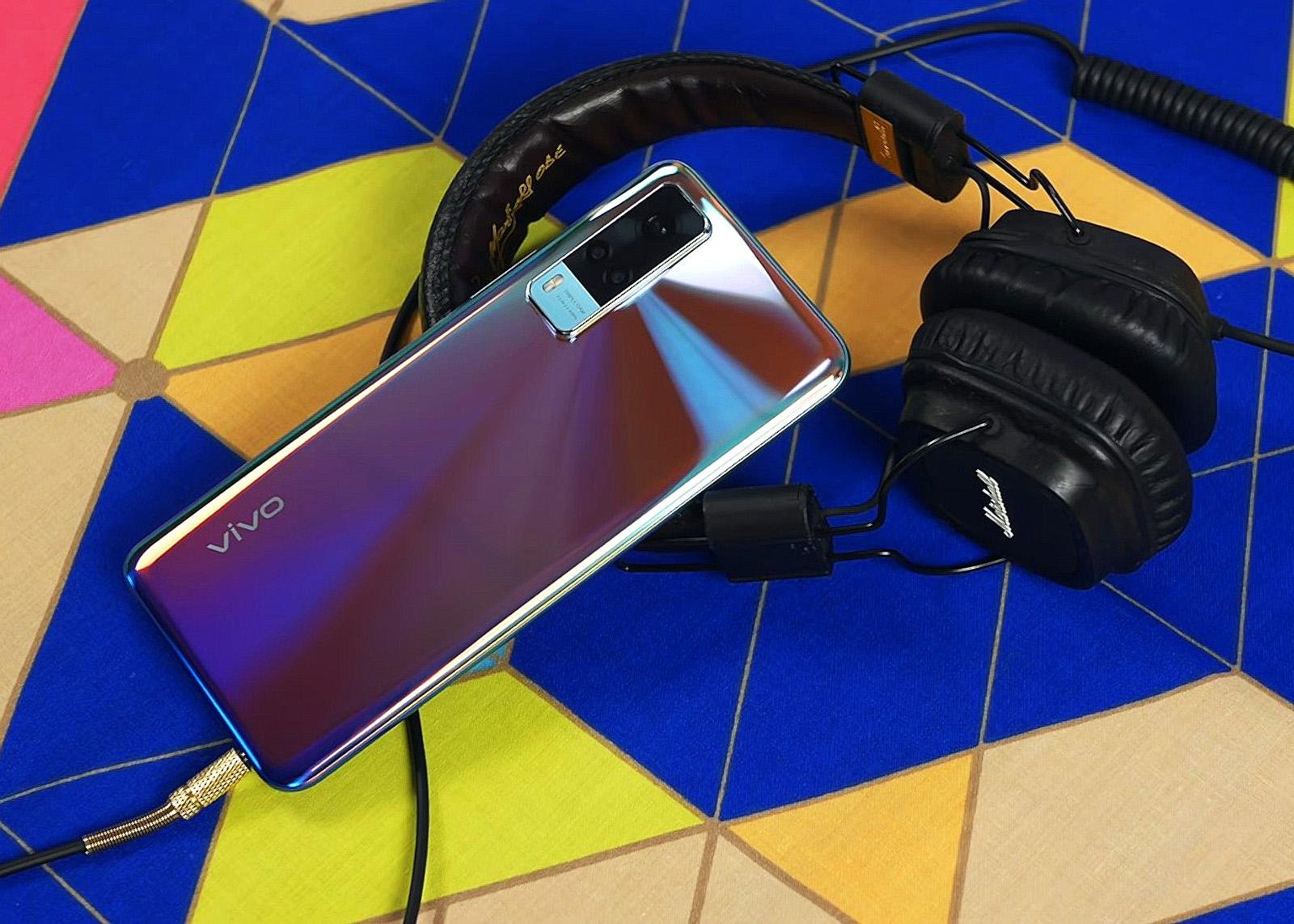 Стоит ли покупать симпатичный и недорогой смартфон от Vivo? Разберём Vivo Y53s ТехОбзор