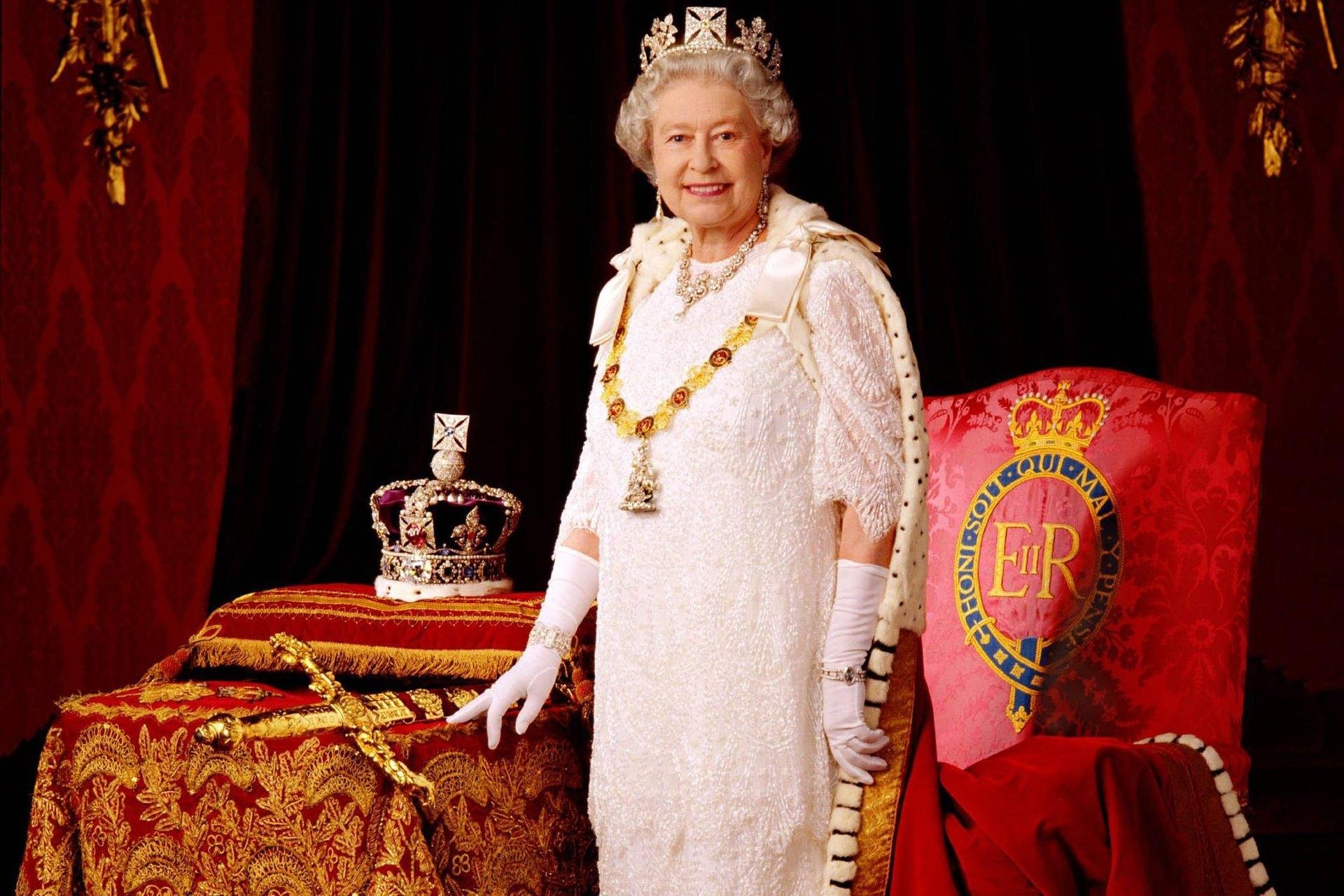 Queen Elizabeth 2 Monarch