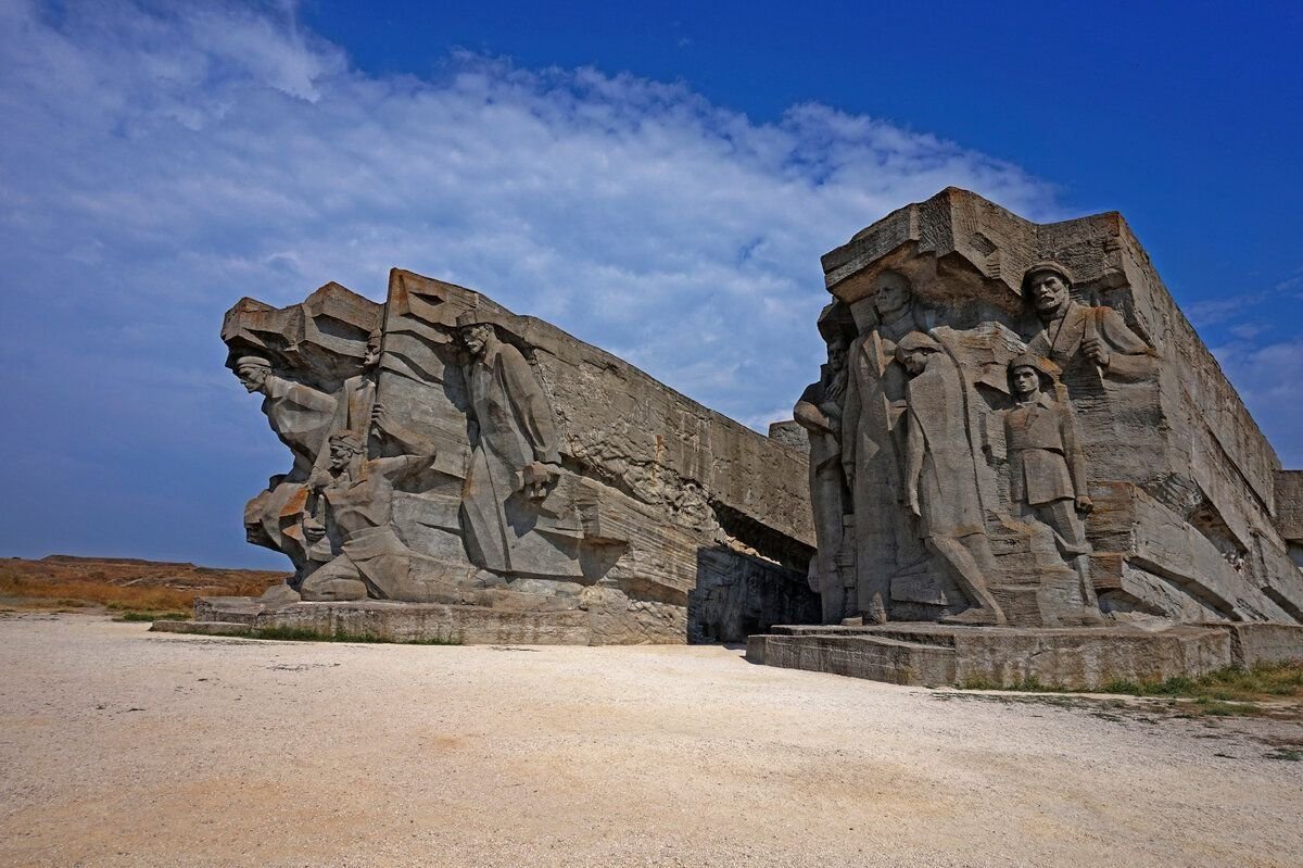мемориальный комплекс аджимушкайские каменоломни. аджимушкай в керчи. керчь памятник аджимушкайских каменоломен. керчь каменоломни аджимушкая. аджимушкайские каменоломни достопримечательности керчи.