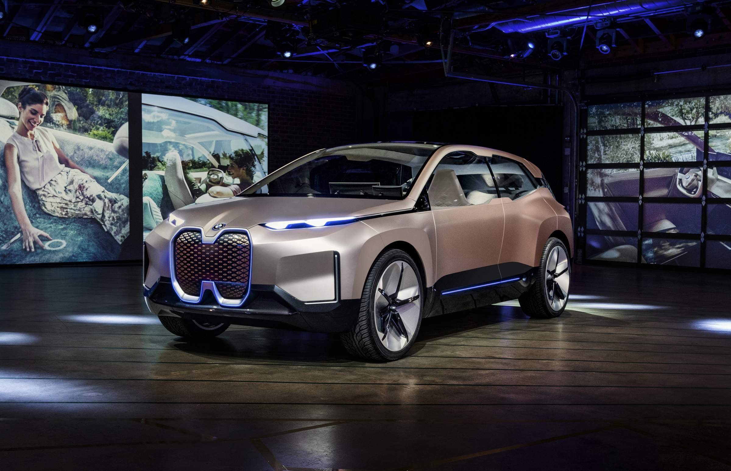 Новая машина ли. BMW Vision INEXT 2021. BMW IX 2021 электрокроссовер. BMW INEXT 2020. BMW электрокар 2021.