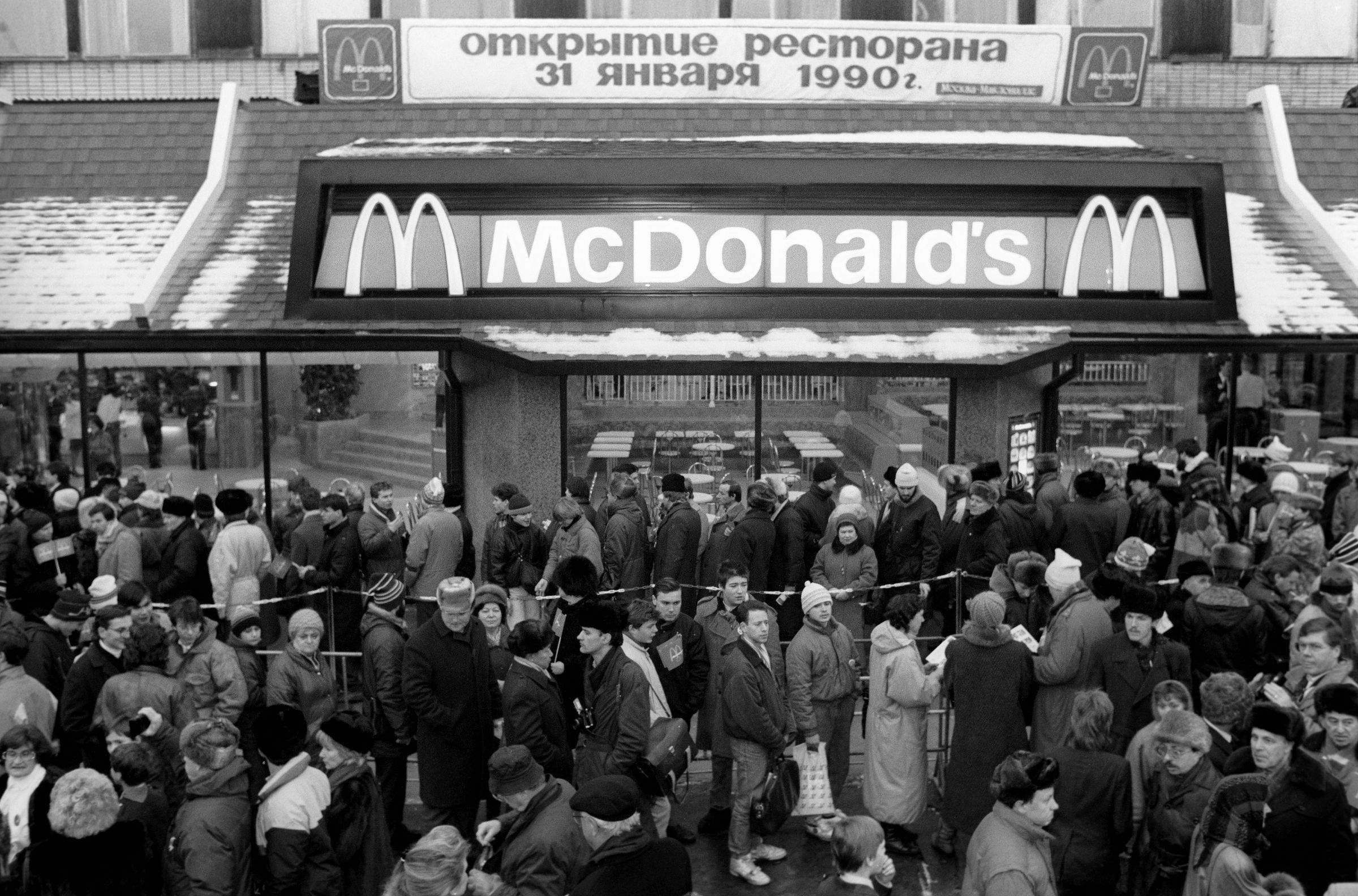 Макдональдс в 1990 году в Москве