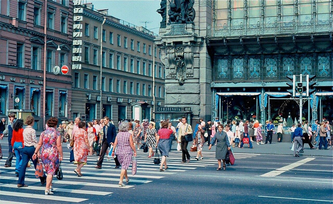 Ленинград ссср. Невский проспект Ленинград 70-е. Ленинград Невский проспект 60-е годы. Невский проспект в 80-х. В СССР проспект Невский 1970.