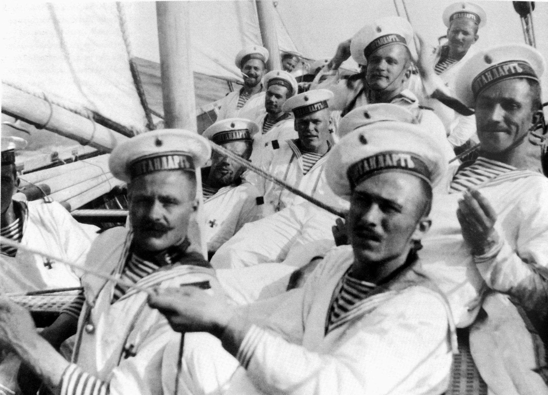 Матросы гвардейского экипажа 1811-1813 года. Унтер-офицеры российская империя 1870. Морская пехота российской империи форма. Читать матрос империи 1. Форма моряков амударьинская флотилия российской империи.