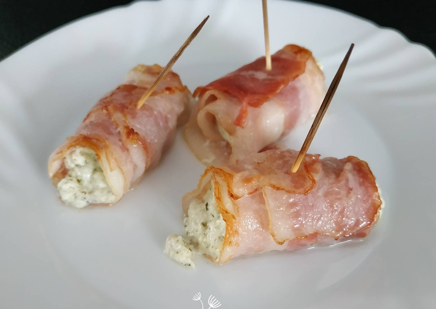 Закуски беконовые рулетики