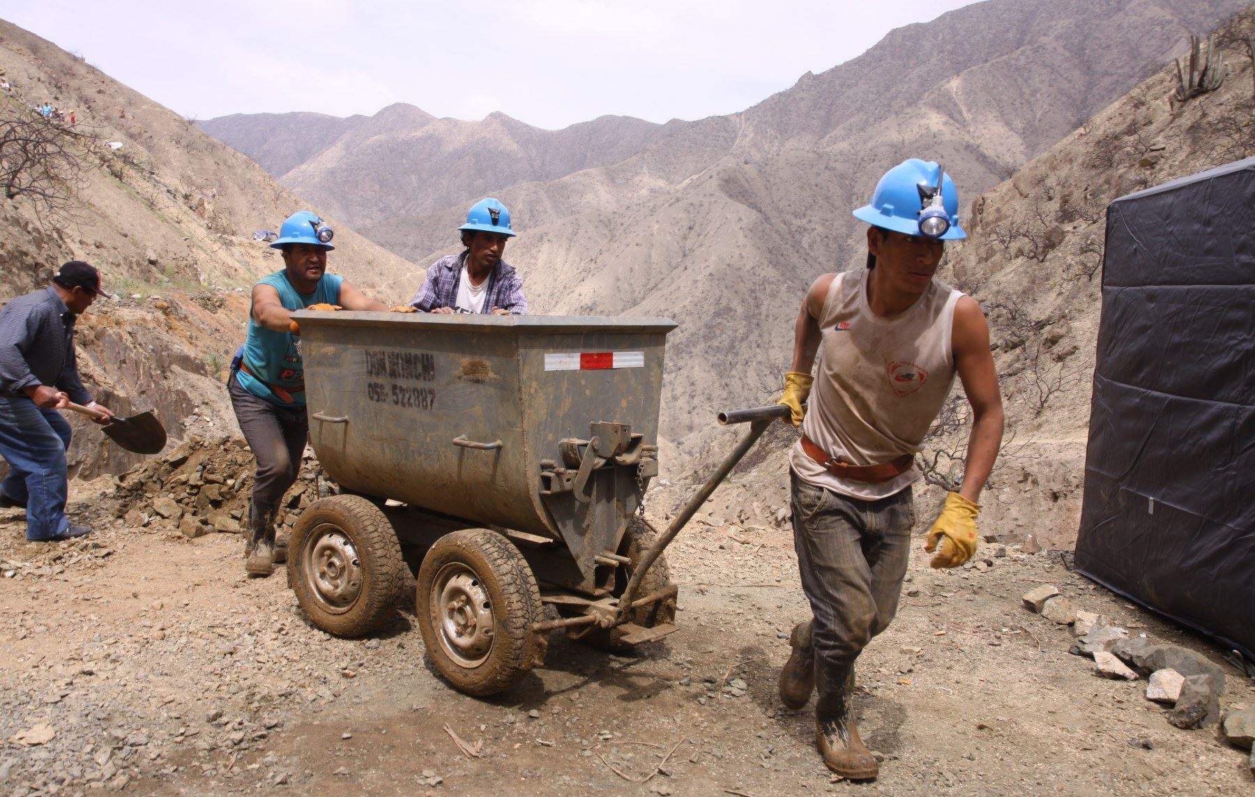 Экономика горнодобывающей промышленности. Природные ресурсы Перу. Горнодобывающая промышленность. Перу промышленность. Минеральные ресурсы Перу.