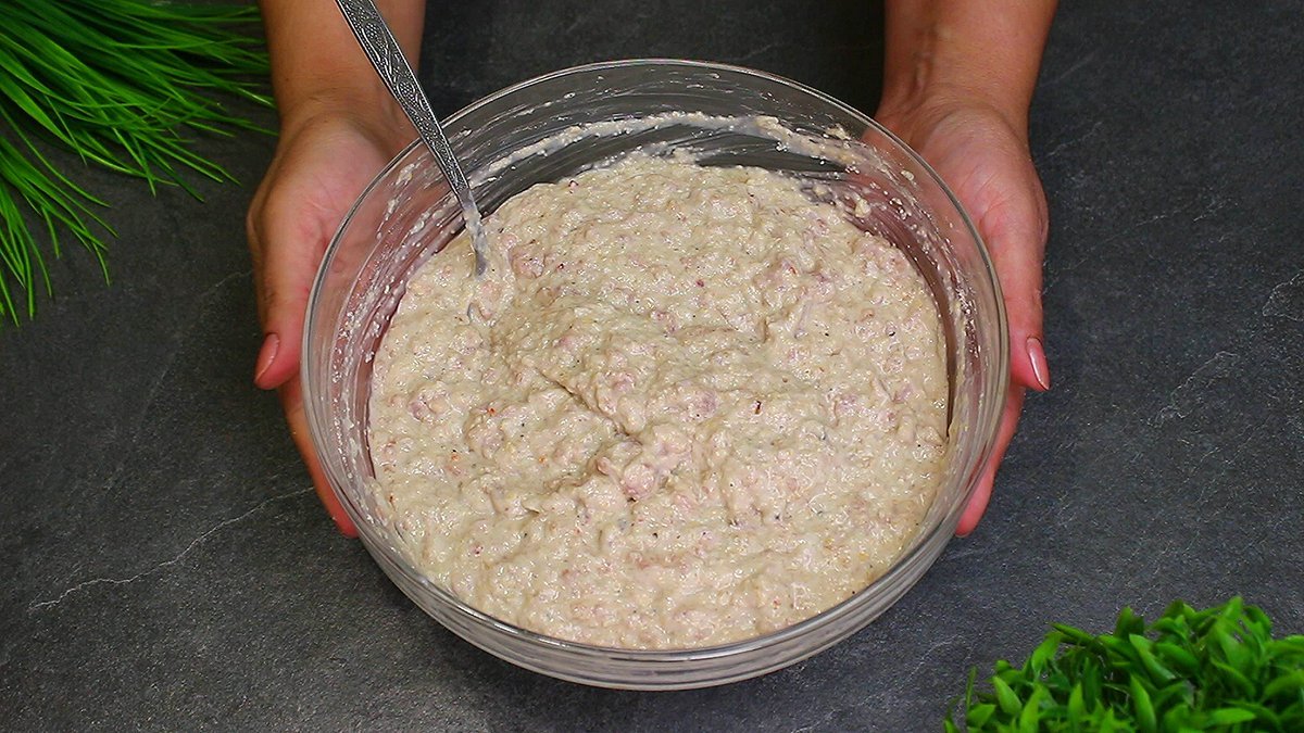 Фарш с кефиром. Легкий ужин кефир. Фарш с кефиром. Фарш с кефиром на сковороде. Фарш мука яйцо.