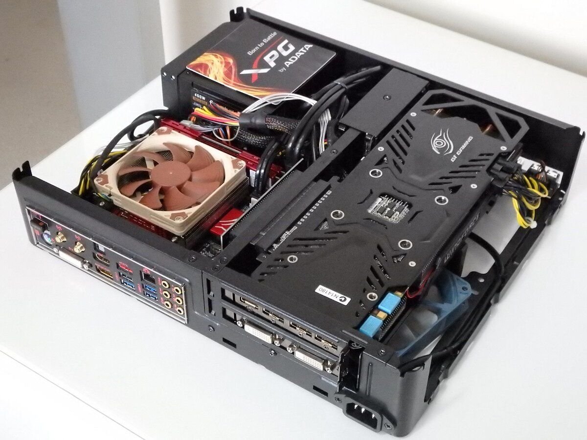 Py desktop. 1700 Mini ITX. Mini ITX ПК. Mini ITX Case Modding. Корпус e-Mini es3 Mini ITX.