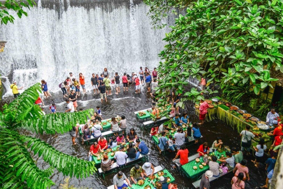 Ресторан Labassin Waterfall, Филиппины