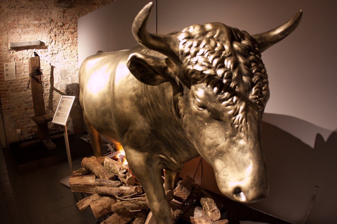 Медный бык купить 1488. Медный (Сицилийский) бык. Железный бык орудие пыток.