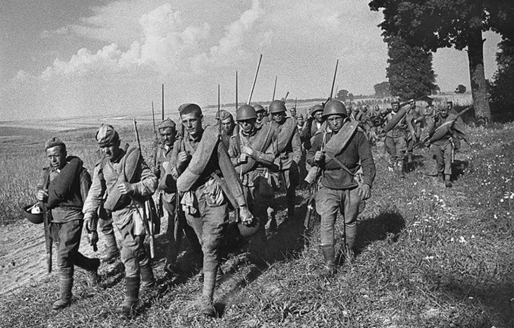 Выход из окружения. РККА В Великой Отечественной войне. Солдаты РККА 1942. Бойцы РККА 1942. 22 Армия РККА июнь 1941 красноармейцы.