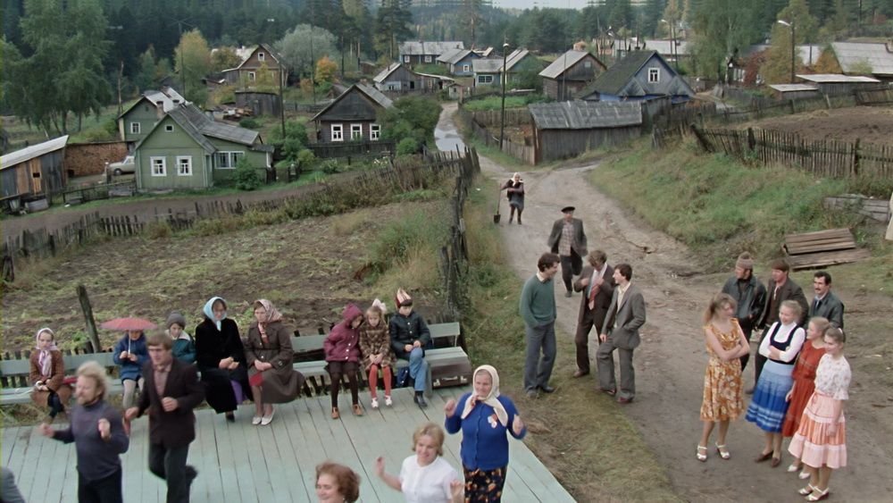 В каком городе живет 1. Медвежьегорск любовь и голуби. Медвежьегорск Карелия любовь и голуби. Меньшов в фильме любовь и голуби. Медвежьегорск дом любовь и голуби.