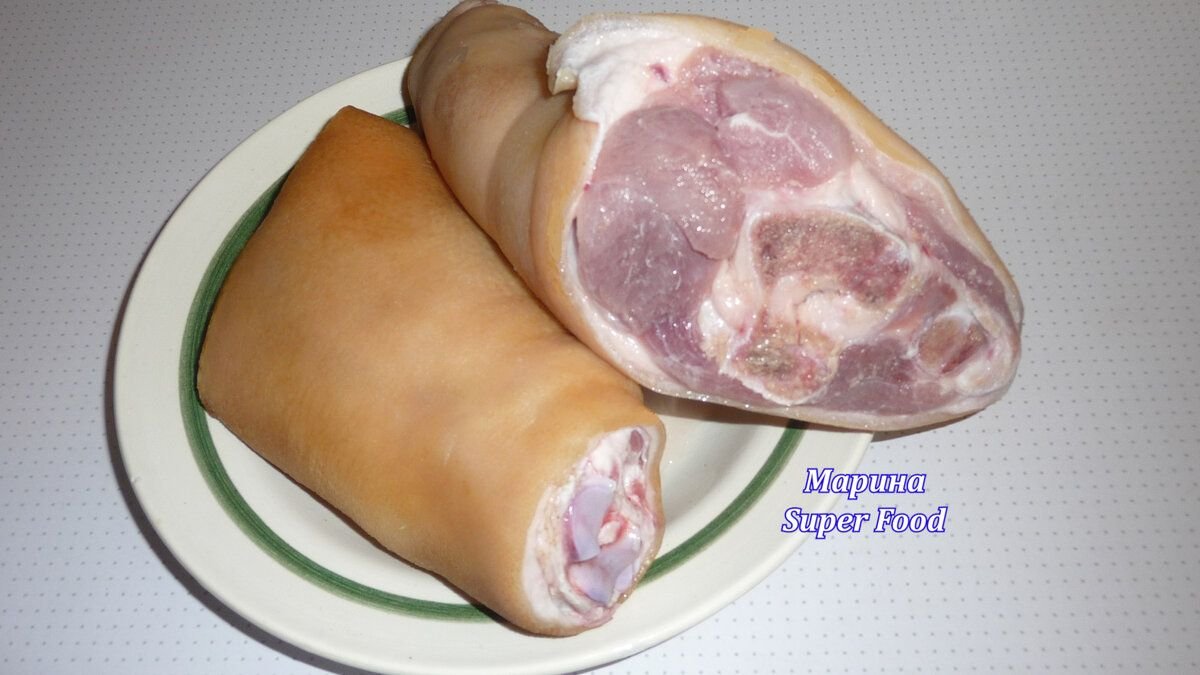 приготовить свиную рульку в бутылке