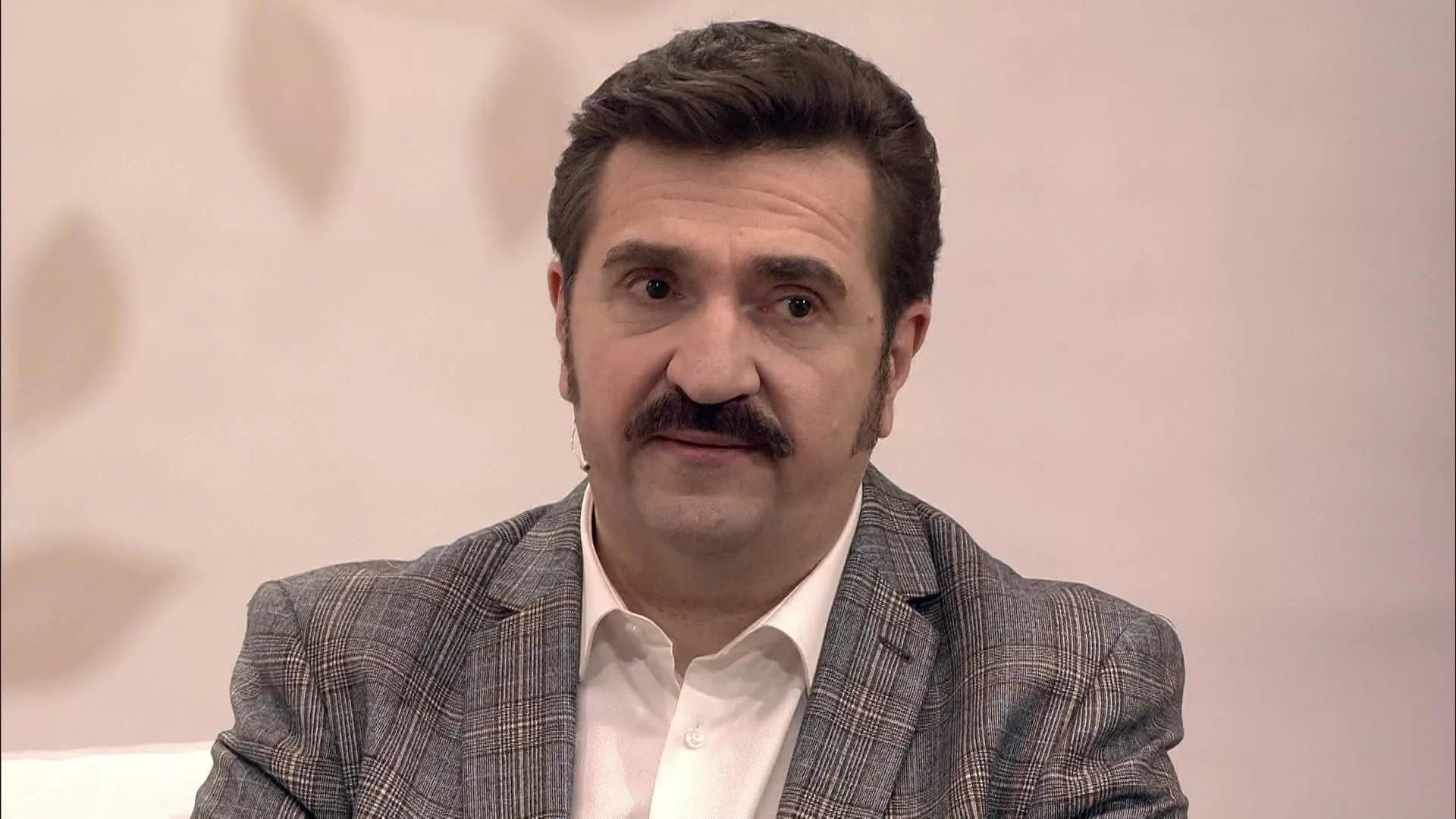 Вели. Валерий Комиссаров. Комиссаров Валерий телеведущий. Создатель дом 2 Валерий Комиссаров. Валерий Комиссаров 2023.