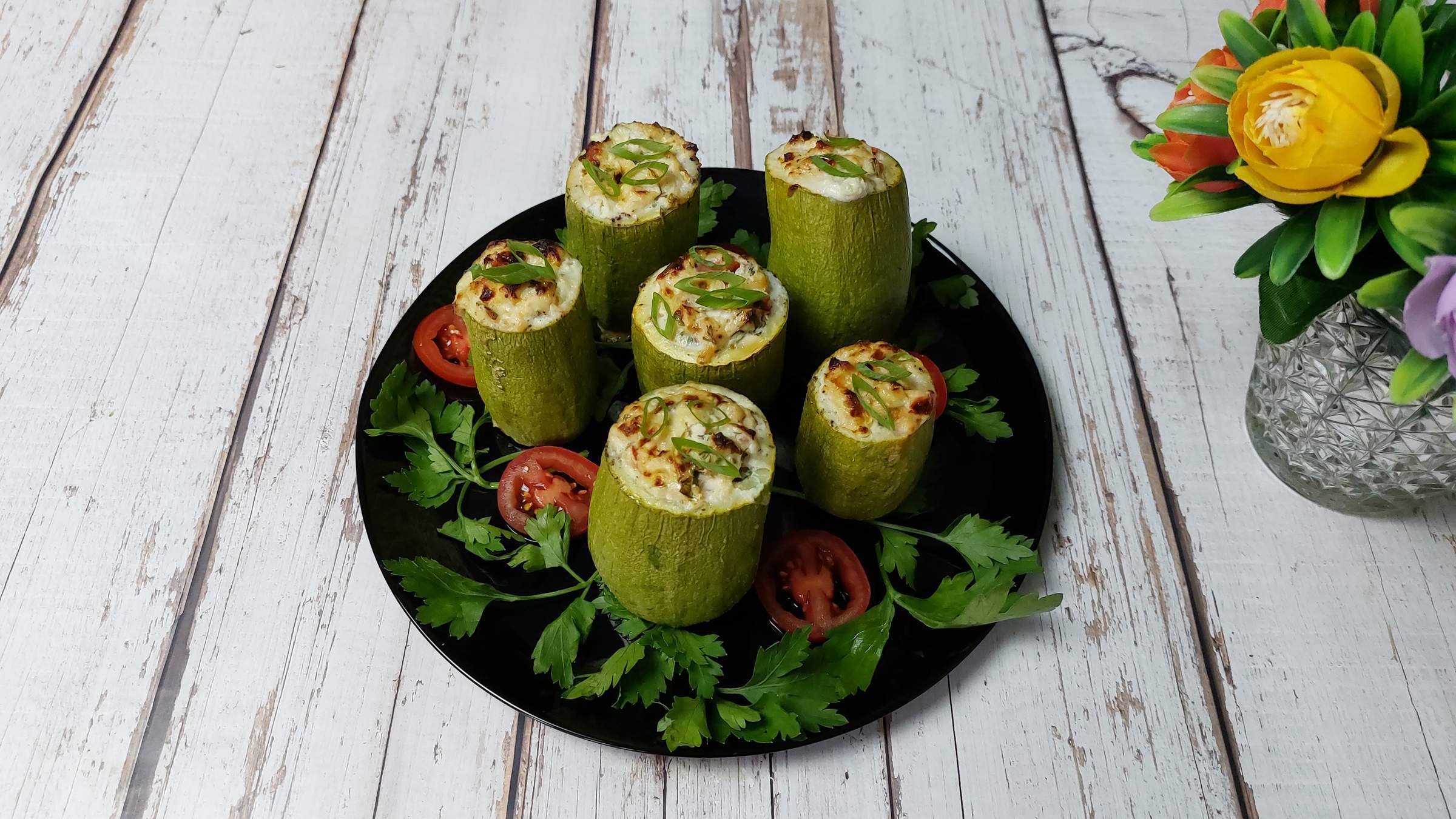 моченые яблоки в бочке. квашеная капуста в бочке. рецепты бочонок. грибы в бочках. корзина из прищепок деревянных.