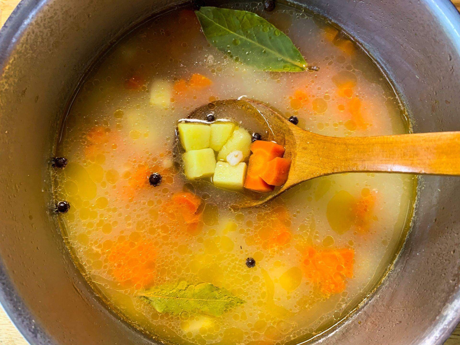 Ли ю су. Уха из красной рыбы с перловкой и картошкой. Уха из трески с перловкой