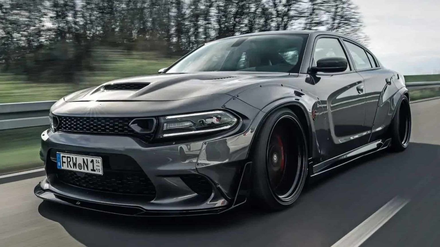 Dodge Charger SRT Hellcat получил широкофюзеляжный обвес от Bader