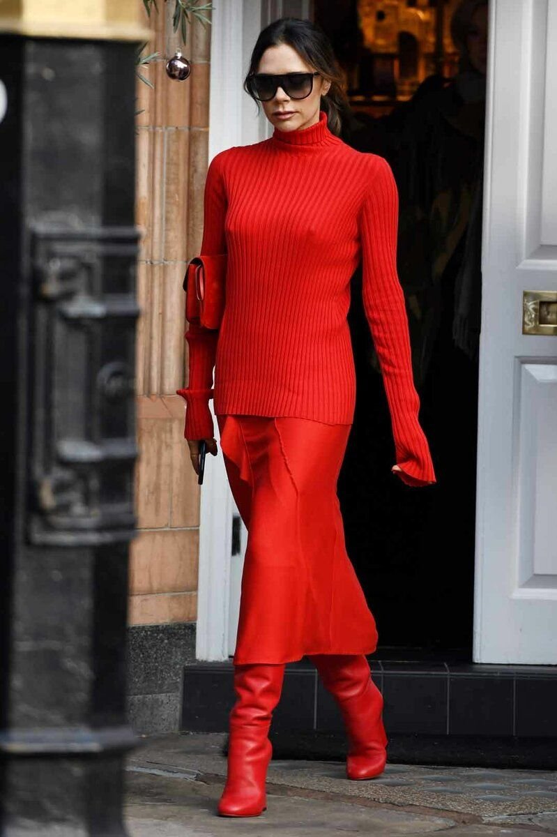 Красная водолазка женская с чем носить