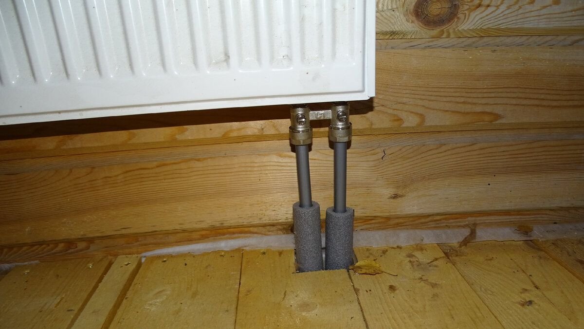 подводка к батареи отопления снизу. нижний подвод радиаторов отопления. радиаторы панельный 30 подводка снизу. подводка к радиаторам rehau. радиаторы отопления керми с нижним подключением в деревянном доме.