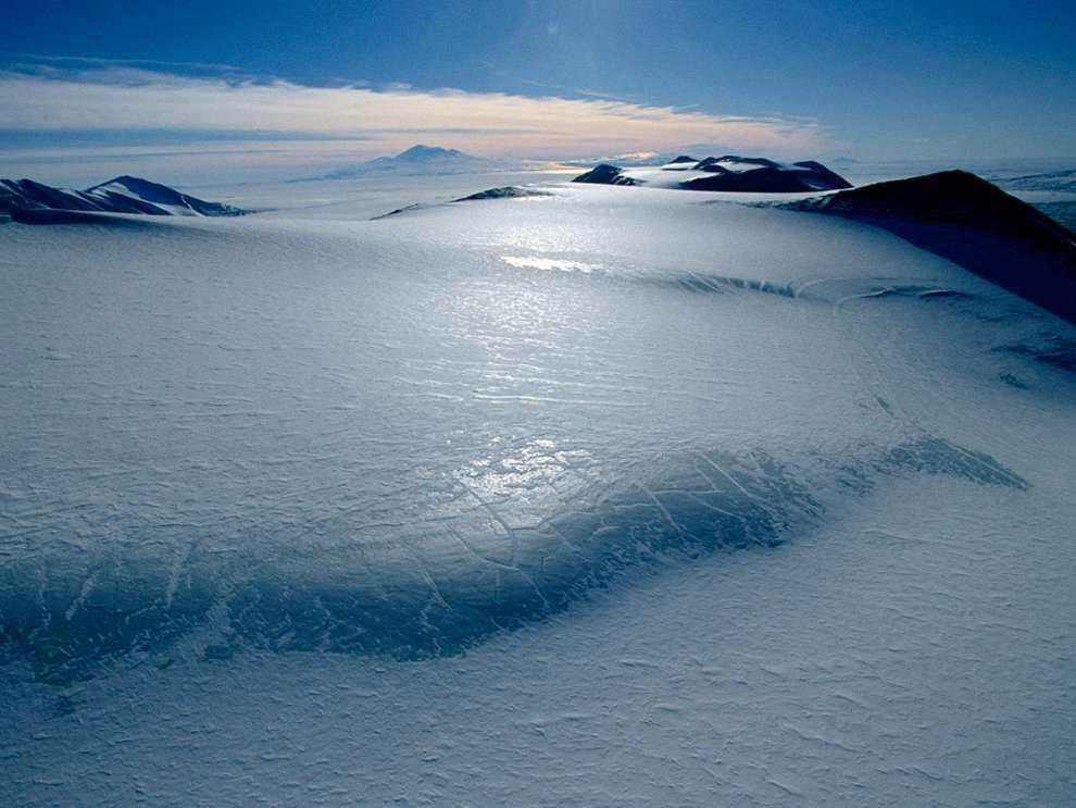 пирамиды в антарктиде - массив винсон. массив винсон антарктида. антарктическая полярная пустыня. антарктическая пустыня. антарктида ледяной материк.