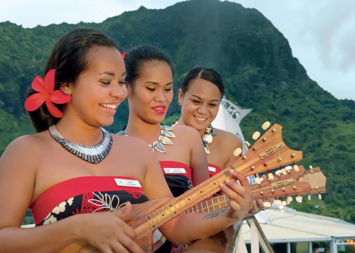 Polynesian girls