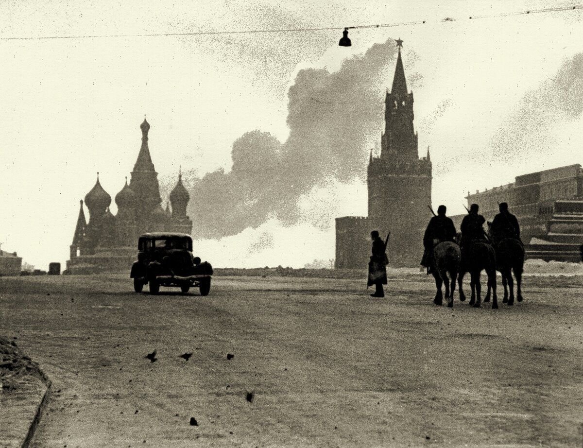 Великая отечественная москва. Москва война 1941-1945. Москва 1941 год Великая Отечественная война. Москва в военные годы 1941 1945. Военная Москва 1941.