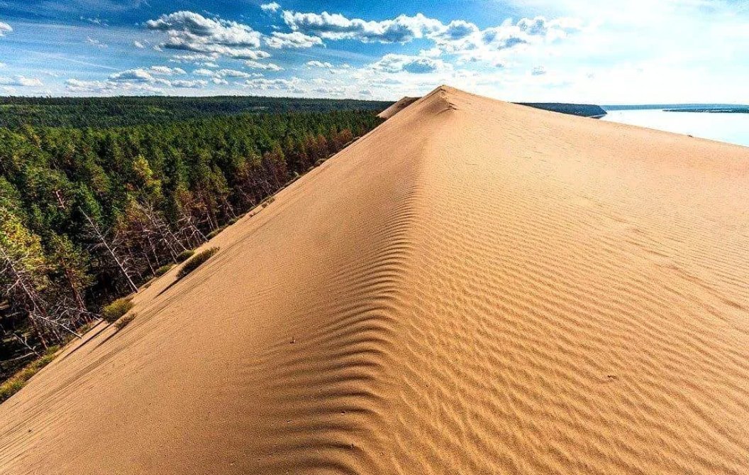 Реки пустыни россии. Дюны тукуланы Якутия. Песчаные дюны тукуланы Якутия. Якутия Пески тукуланы. Якутия пустыня тукуланы.