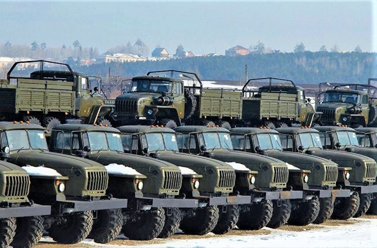 Стоянка военной техники