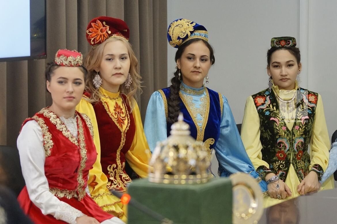 Много ли татар. Казанские Казанские татары. Казанские и поволжские татары. Казань татары. Сибирские и Казанские татары.