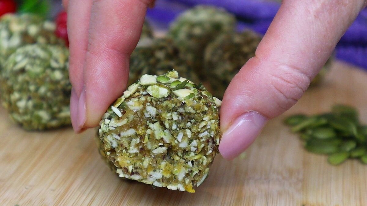 Конфеты из сухофруктов и орехов. Конфеты из семечек. Конфеты из семечек. Как из семечек сделать конфеты. Конфеты из семечек.