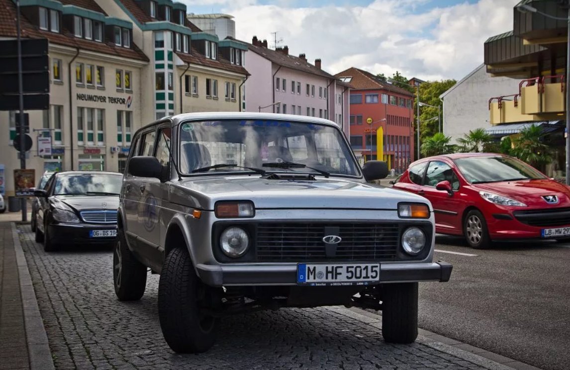 Russian car. Лада Нива в Германии. Лада Niva Германия. Lada Niva для Великобритании. Немецкая Лада Нива.