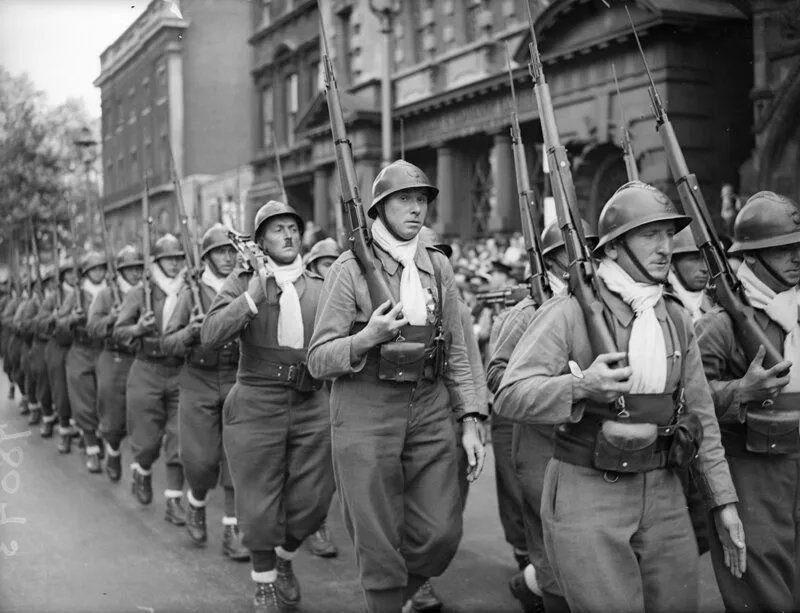 Во время кампании. Французский солдат 1940. Французские солдаты второй мировой войны 1940. Французская армия во второй мировой войне. Солдаты вишистской Франции.