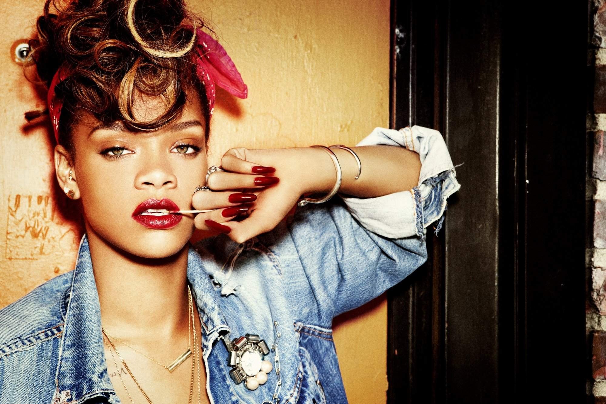 Послушать рианну. Rihanna only girl. Rihanna Disturbia. Девушки из Rap ru.