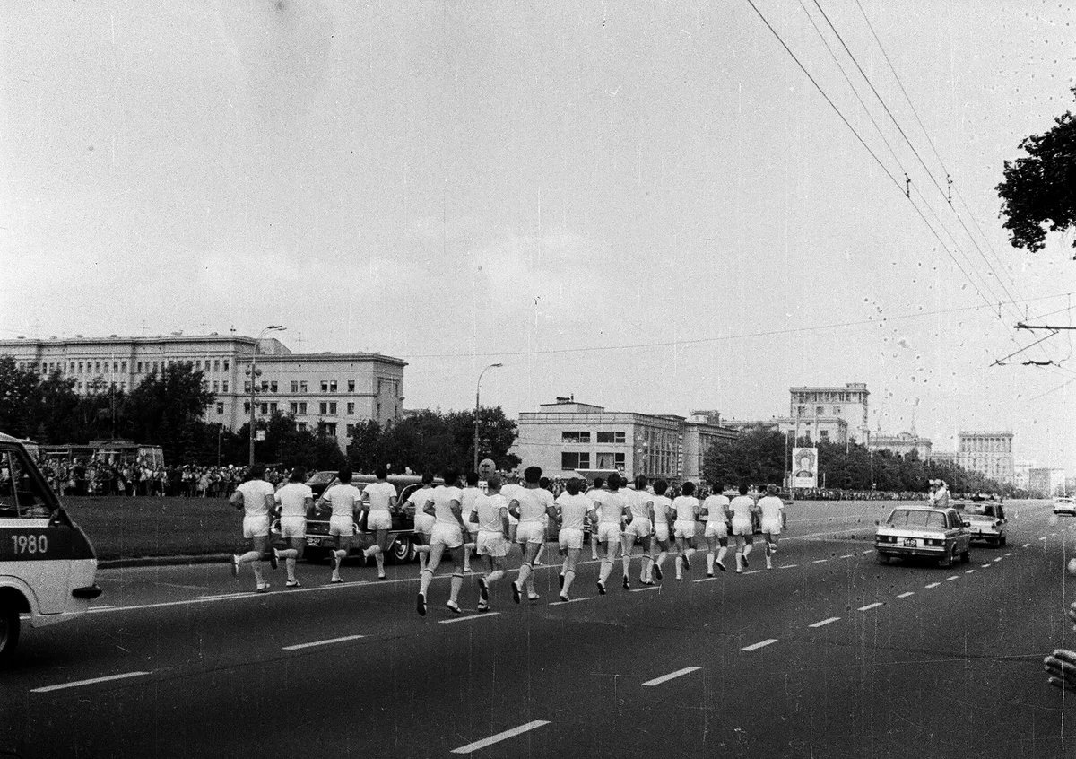 Фото 1980. Кутузовский проспект 1980. Олимпийский проспект Москва 1980. Pastvu Москва 1980. Трасса олимпийского огня 1980 Москва.