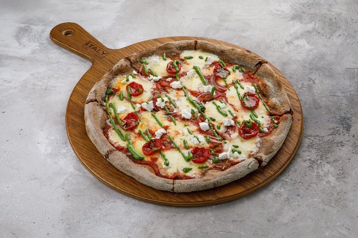 пицца на ржаном тесте. пицца на ржаной муке. пицца из ржаной муки. пицца из цельнозерновой муки. пицца из ржаной муки.