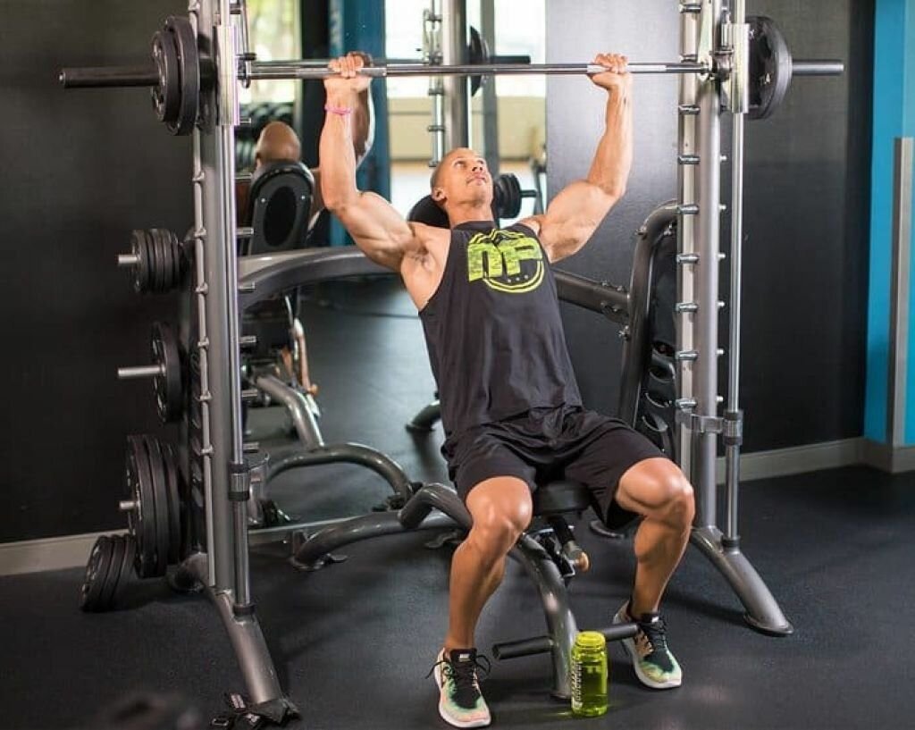 Жим в смите на грудь. Машина смита с противовесом body solid proclub ssm350g. Жим в тренажере смита. Жим лежа в смите. Жим в тренажере смита.