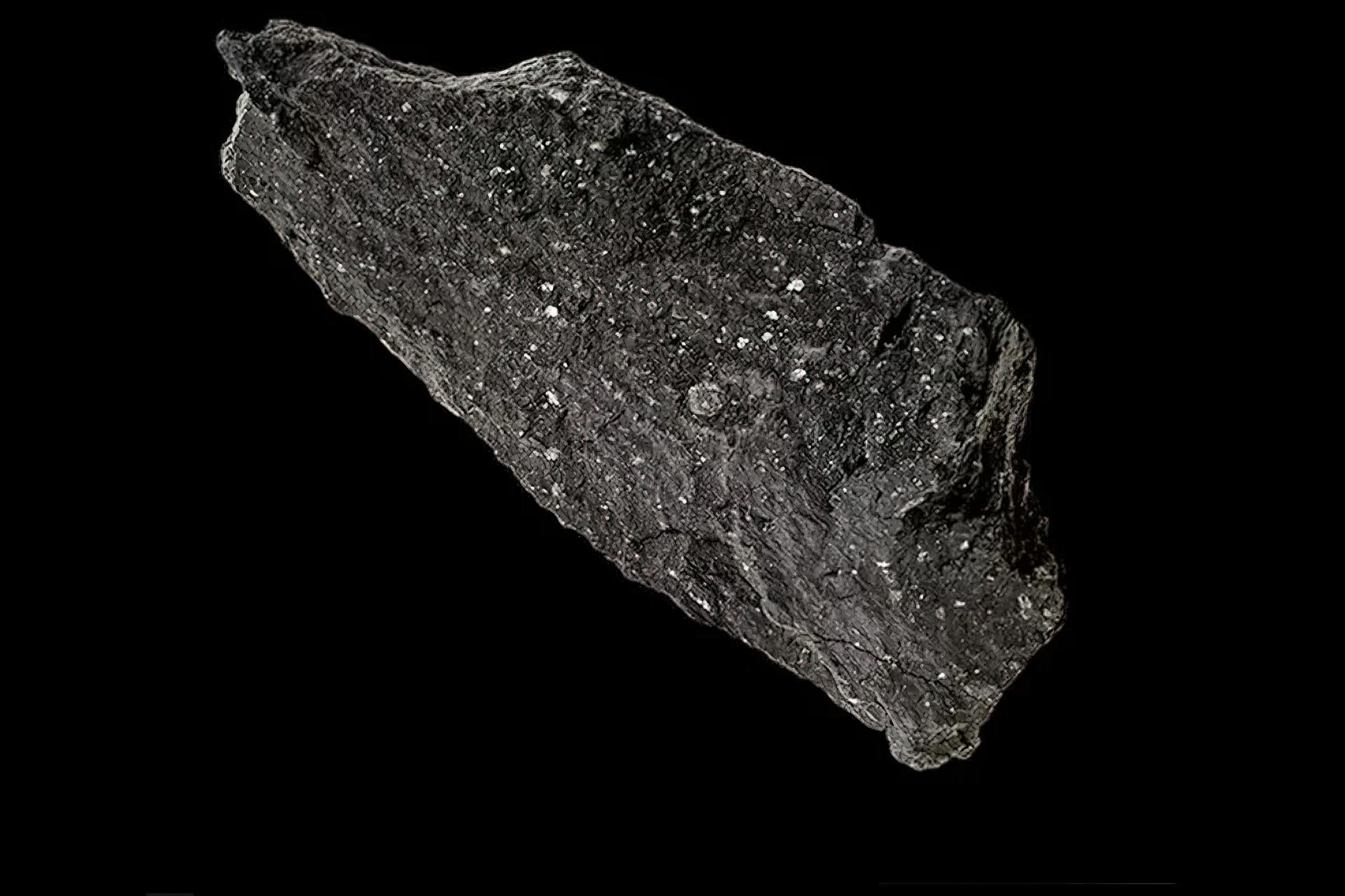 Ancient meteoric ore greatsword. Метеорит Уинчкомб. Метеориты каменные хондриты. Метеорит хондрит. Кусочек метеорита.