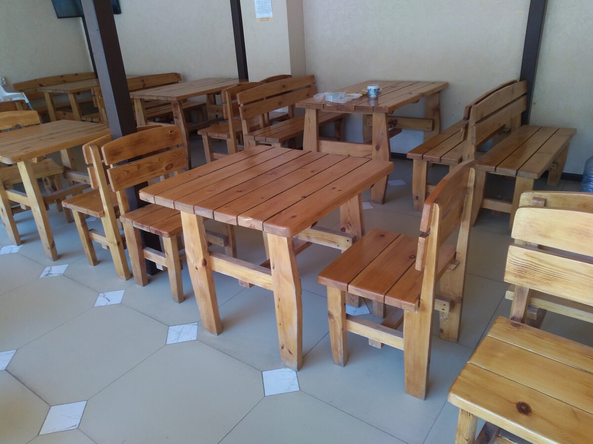 Скамейки и столы для кафе