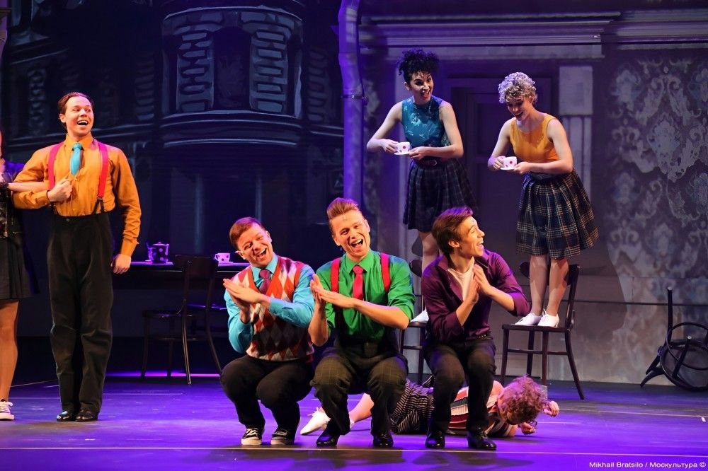 Мюзикл бродвейский бродвейский мюзикл. Мюзикл картинки. Современный мюзикл. Есть мюзикл. Wicked мюзикл.