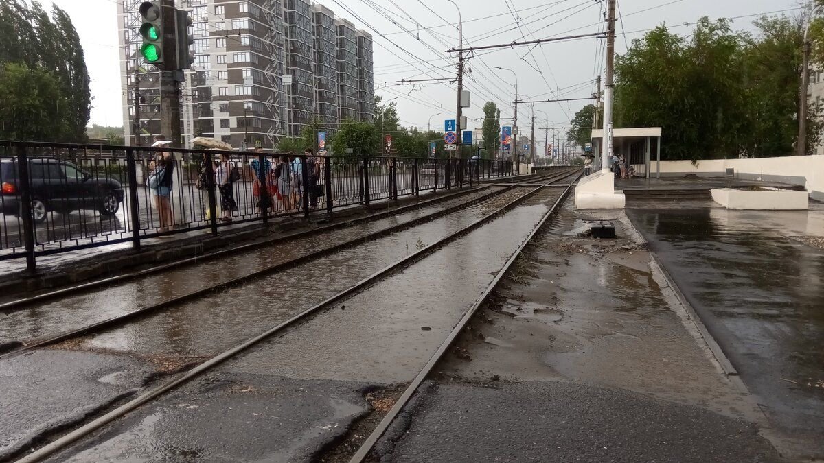 Остановиться в волгограде. Площадь Возрождения Волгоград. Волгоград ОСТ Возрождение. Остановка площадь Возрождения Волгоград. Троллейбусная остановка пл Возрождения.