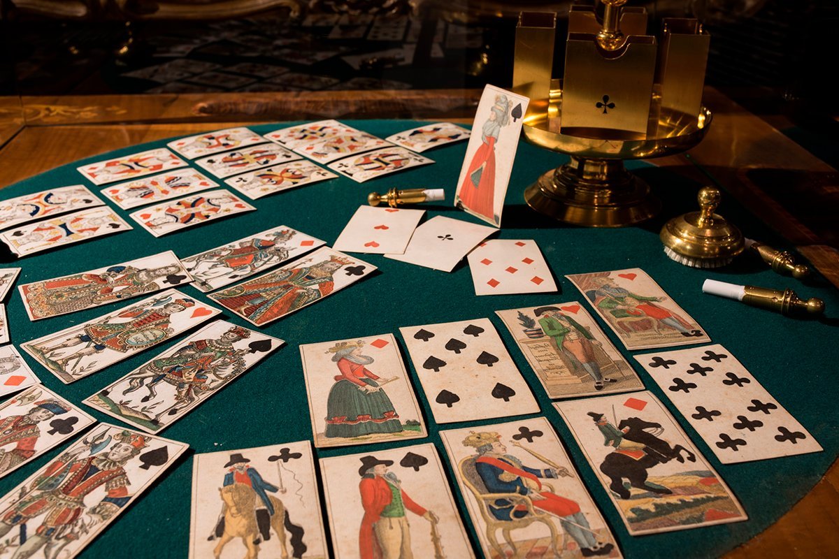 Игра 19 правила. Карточный стол. Карточные игры. Карточные игры 19 века. Азартные игры 19 века.