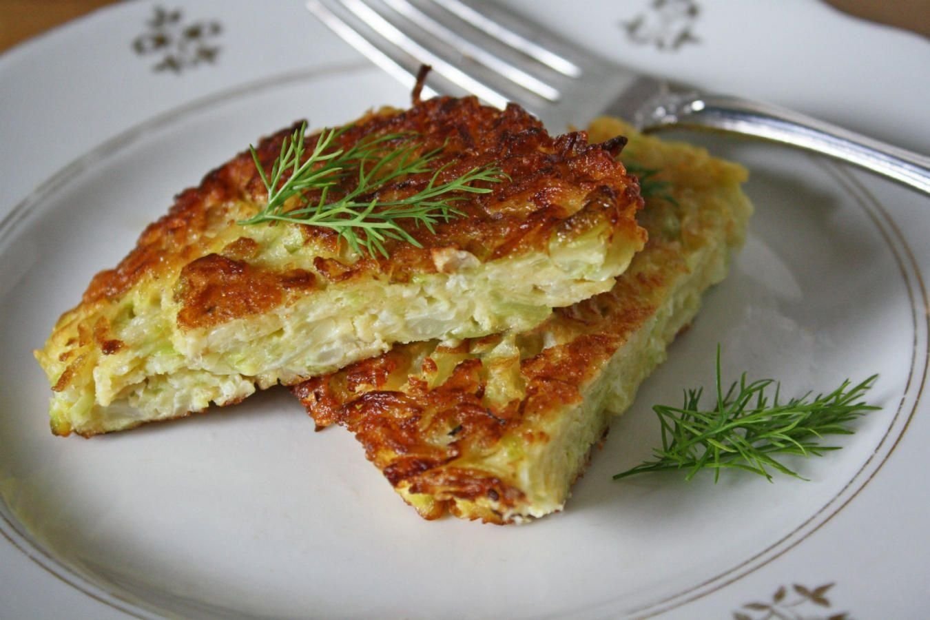 Что вкусное можно приготовить из капусты белокочанной. Шницель из капусты. Капустный шницель. Шницель капустный с сыром. Блюда из капусты белокочанной.