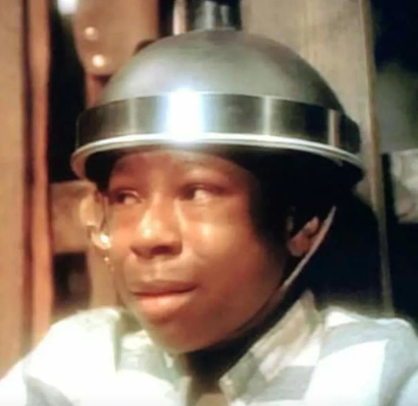 Магар карлик. Самый младший человек. Хагендра тапа магар из непала. Самый маленький человек в мире хагендра тапа магар. Самый маленький человек в мире рост.