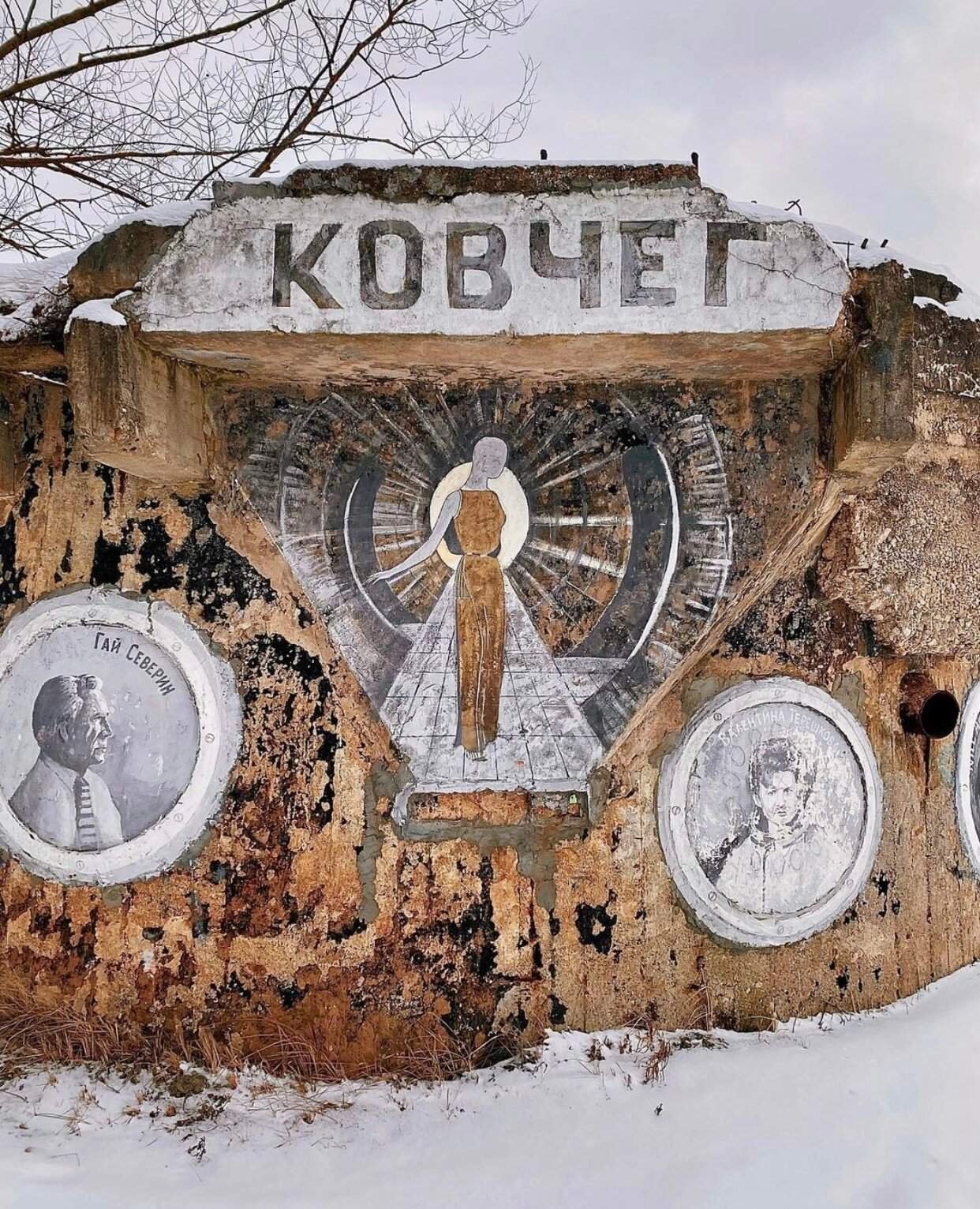 Боровск картины на стенах домов