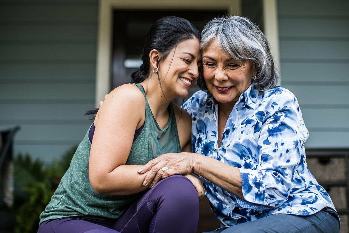 забота о пожилых людях. забота о пожилых родителях. пожилые родители. забота о пожилых родителях. забота детей о родителях.