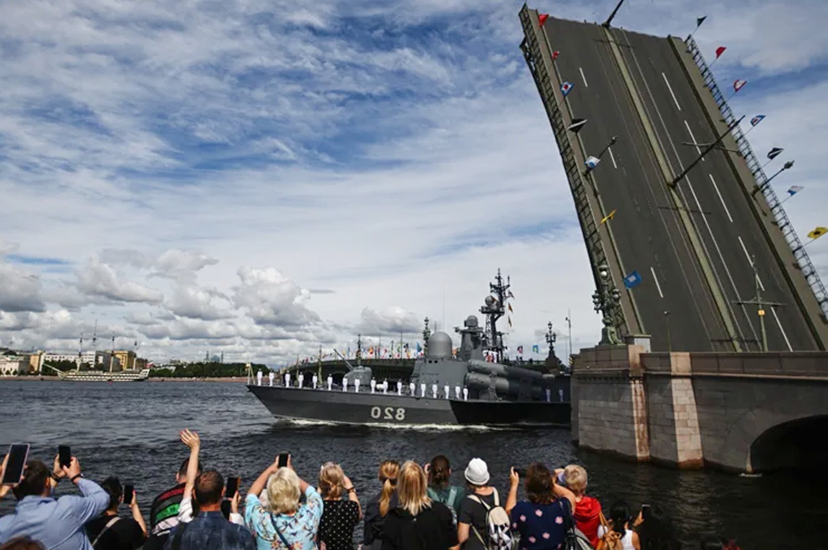 Разводной мост в Санкт-Петербурге