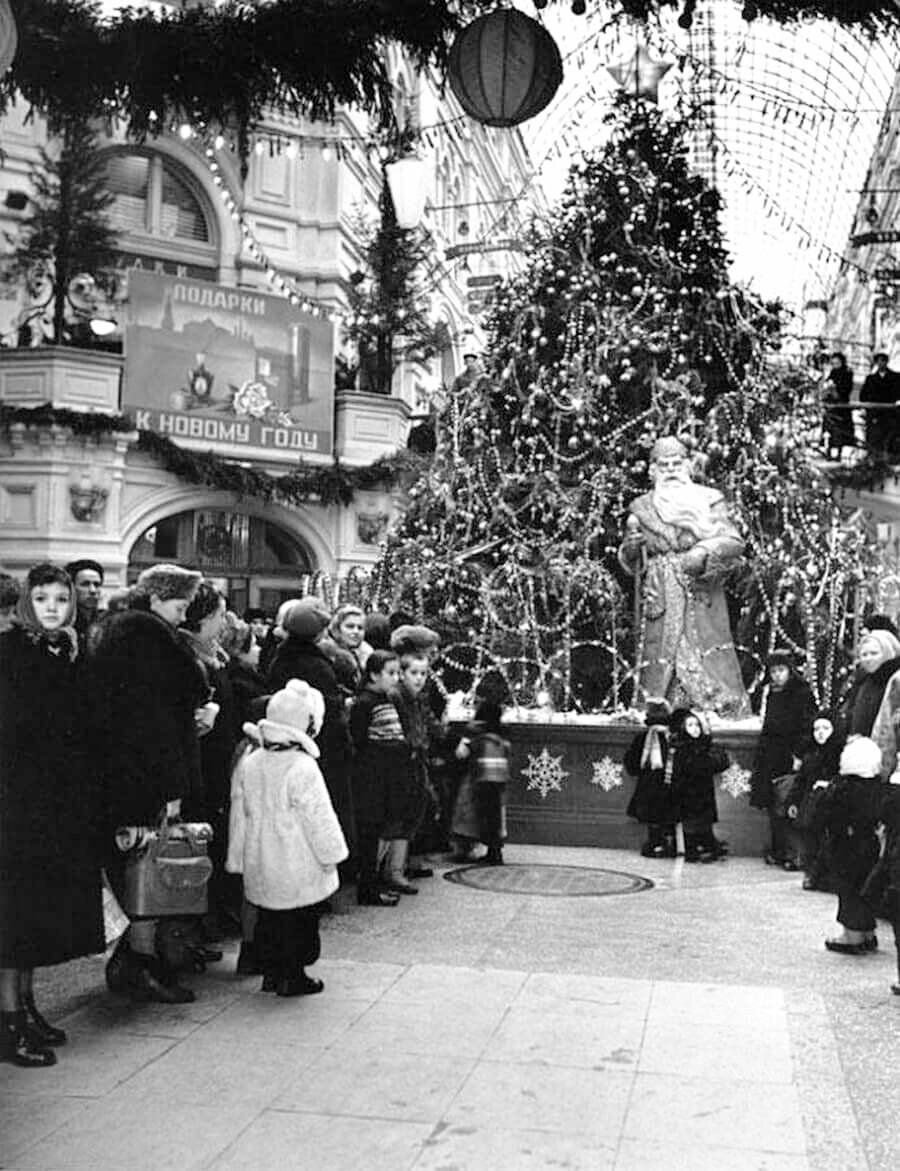 Новый год в ссср. Москва ГУМ 1950. Новогодний ГУМ В СССР. ГУМ Москва 1950 года. ГУМ Москва 50-е годы.