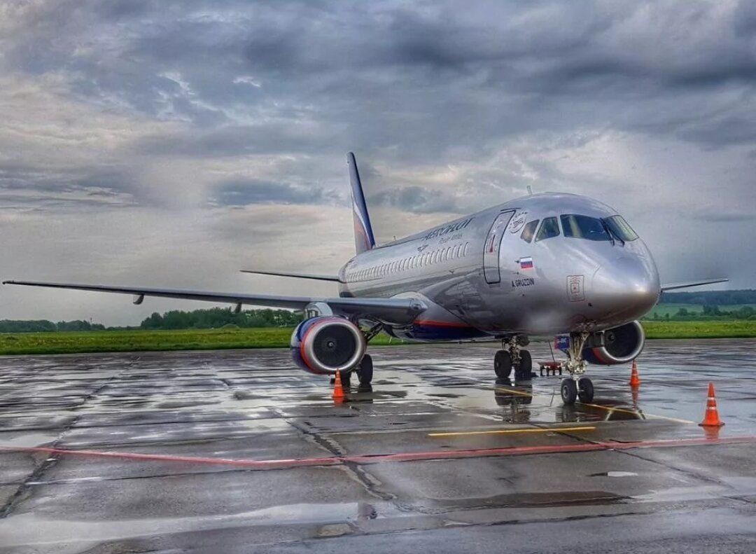 Самолет аэрофлота суперджет 100. Sukhoi Superjet 100. SSJ-100 самолет. Сухой Суперджет 100 – SSJ 100. Сухой Джет 100.