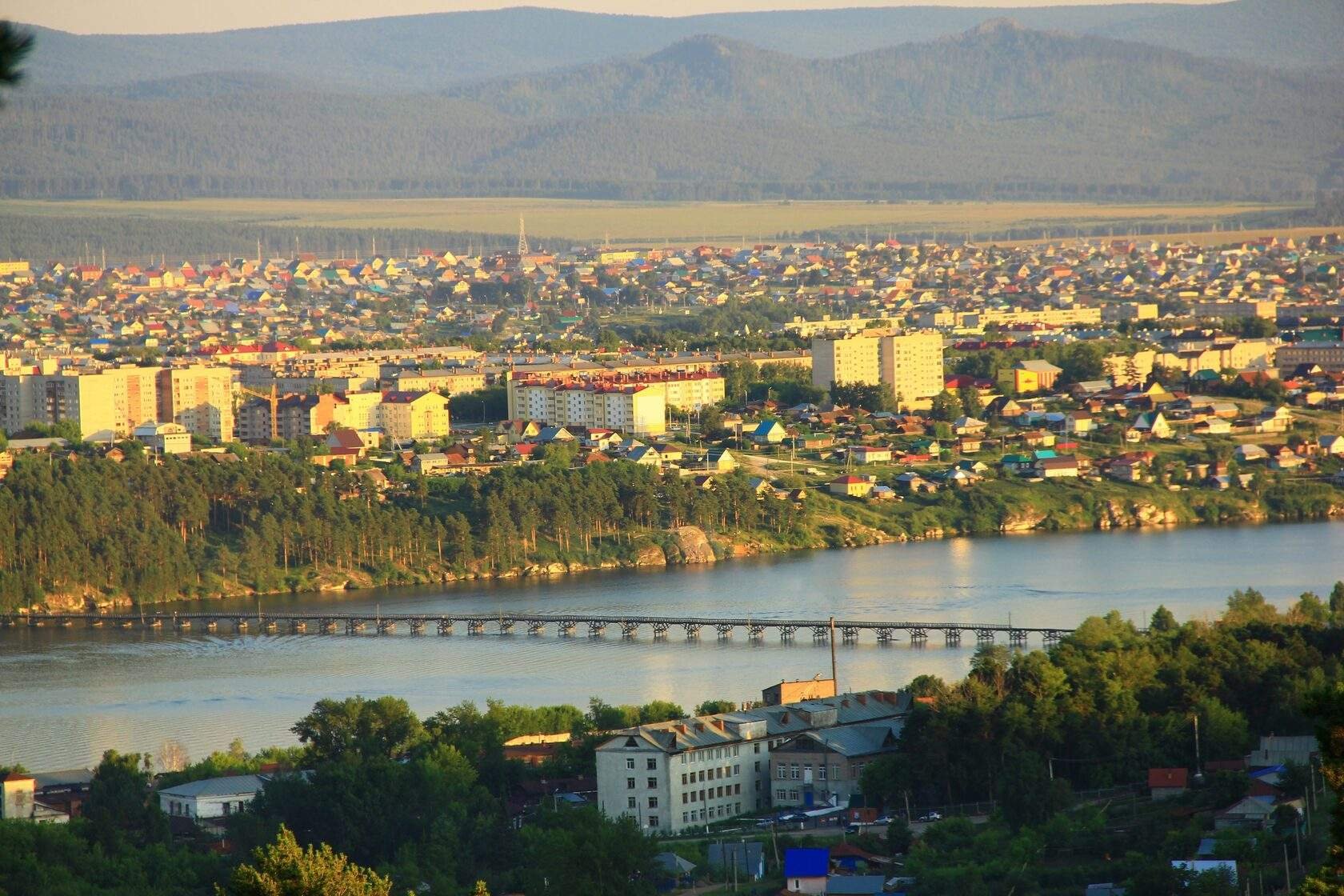 Как строят деревянные мосты через реку